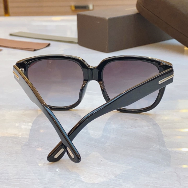 TOM FORD